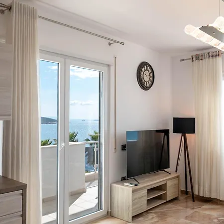 Flower Sea View Апартаменты Саранда