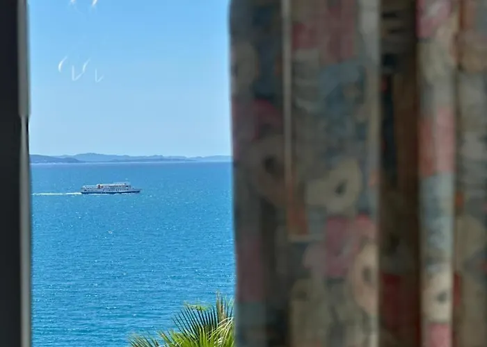 Flower Sea View * Saranda